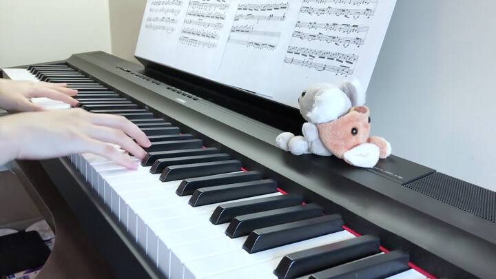 "Croatian Rhapsody" cover oleh perempuan dengan piano