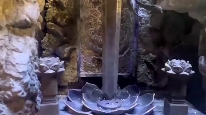 Aquarium Landscaping: The Perfect Fusion of a Tomb-Raiding Buddhist Grotto and a Fantasy Drama