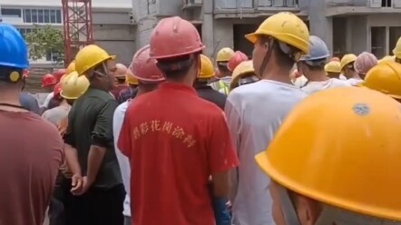 The workers at our construction site should stick together. When the schedule was tight and the cont