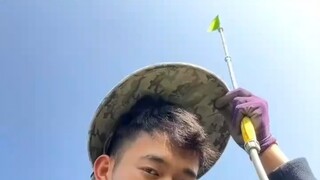 云南一小伙记错田打药，另一小伙也发视频寻找，网友：这就是网络一线牵吧