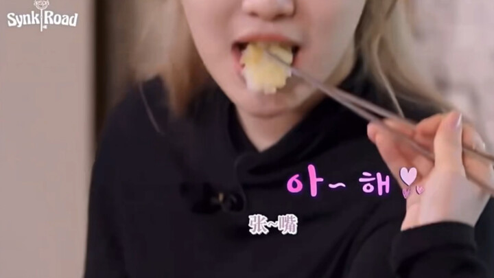 Ninh Nghệ Trác trong show nhóm đang làm gì vậy?