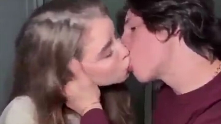pink kissing video like and follow me
