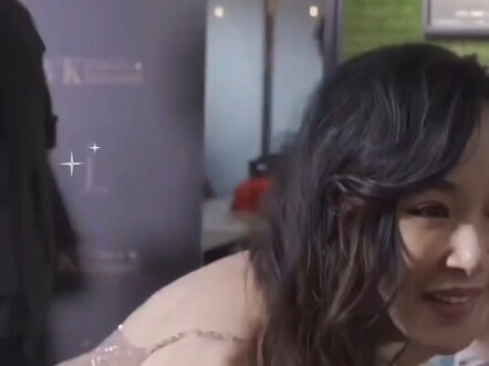 เซียวเฉียงวัย 50 ปีไม่ให้เราดูหน้าอกของเธอ! เทพธิดาผู้คงความเยาว์วัย