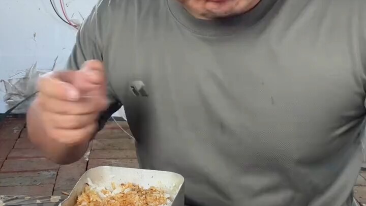 Hari ini atasan membuat daging potong