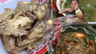 ต้มไก่ทั้งตัวเปื่อยนุ่มละลายในปากกับแจ่วพริกดิบ แซ่บคักแหน่