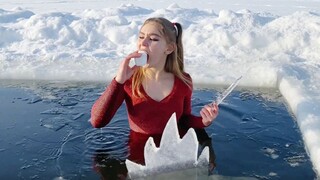 The Russian way to eat marshmallows (winter swimming is dangerous, please do not imitate)