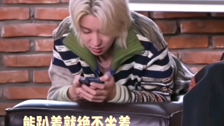 [Xu Minghao] Can be found everywhere, just rarely sitting on a chair.