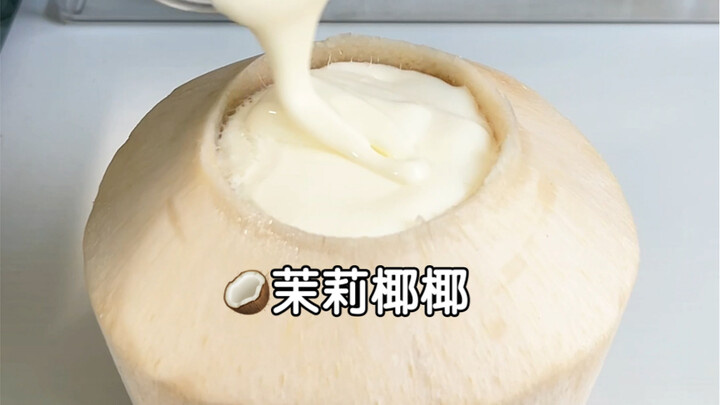 This way, coconut drinks really taste amazing!!! The milk foam paired with jasmine coconut is simply