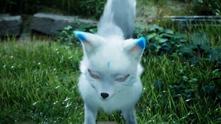 The cute little silver moon makes a shining debut~