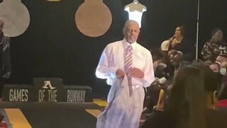 คุณลุงนายแบบจะบอกคุณว่าอะไรคือการครองเวที...แฟนคลับคนนี้ใจร้อนเกินไปแล้วนะ!