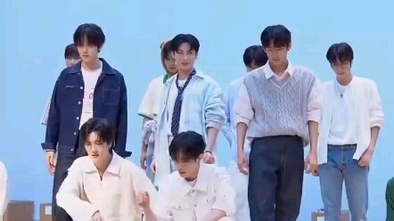 OMEGA X hahahahahahaha XEN mistakenly stood in the wrong place and got spotted by the maknae