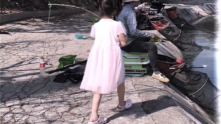 Người biết câu cá thì im lặng, người không biết câu cá cũng im lặng