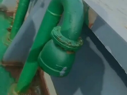 Pendayungan kapal oleh bajak laut yang paling realistis; di Asia Tenggara, bajak laut juga disebut “