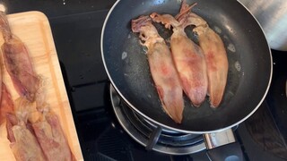 แม่พาทอดหมึกไข่