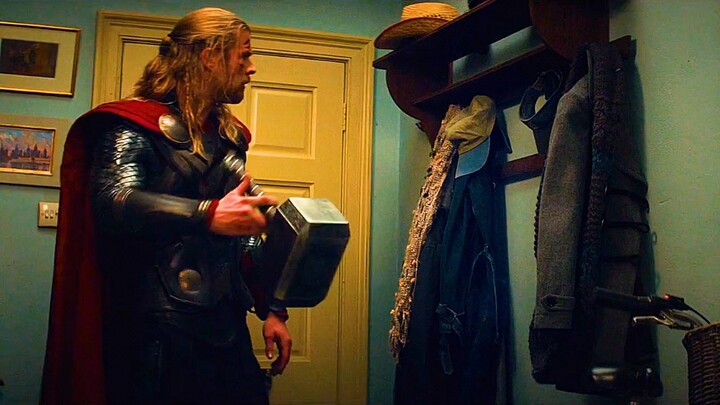 Thor: Đồ ngốc, cậu có thể nhấc búa của tôi được không? #plan##影视clip##Điểm nổi bật#