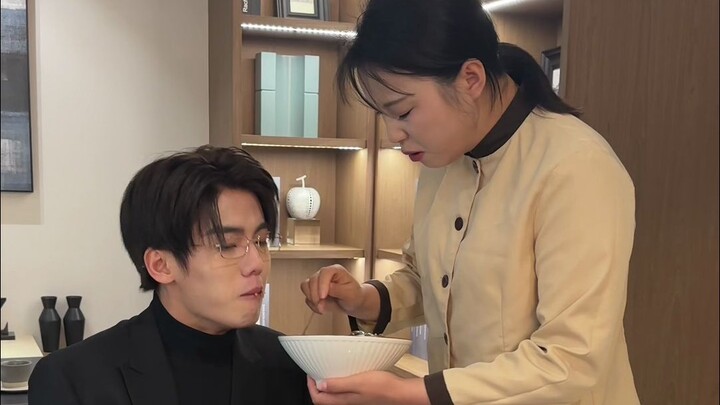 Tổng Cố ơi, có phải lý do anh hất bàn là vì anh ăn quá chậm không?