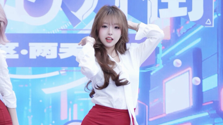 Chân váy ngắn của aoa thật sự kinh điển!!