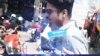 একেবারে জায়গা মত বাস ধন্যবাদ এই ভারতীয় দাদাকে