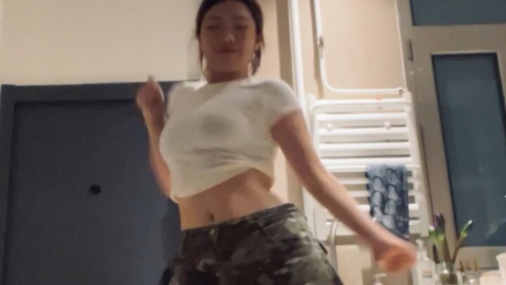 Năm nay có một cô gái nóng bỏng đã nhảy (˘͈ᵕ ˘͈❀) chàng trai là của tôi