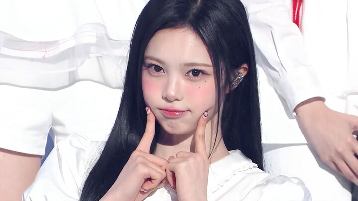 Hearts2Hearts' latest comeback track RUDE 260307 performance stage