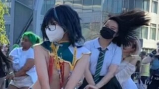 [Tự làm] K-pop ngẫu nhiên tại Vancouver Comic Con, với những điểm nhấn năng lượng cao liên tục~