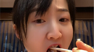 คนญี่ปุ่นทำงานหนักแค่ไหนเพื่อให้แน่ใจว่าคุณกินซูชิจนหมด!