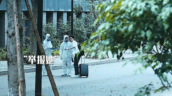 女孩被花扎了一下，最后竟然变成了怪物
