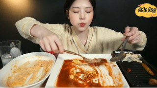 Trứng omalet, mì Ý sốt kem cay, bít tết viên cuối #amthuc