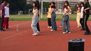 Penutupan sekolah, jadi apa! Orang-orang Kpop selalu bisa mengadakan pesta mereka sendiri! Tarian ac