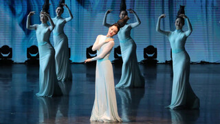 [China Oriental Performing Arts Group/Zhu Jinhui] Excerpt from "Only This Blue and White" "Porcelain