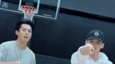 Wang Hedi mengatakan dalam sebuah wawancara bahwa Bai Jingting bermain basket dengan baik