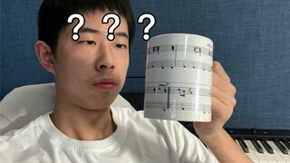 一个印着五线谱的马克杯，意外的让小伙知道了这首超赞的英文歌！