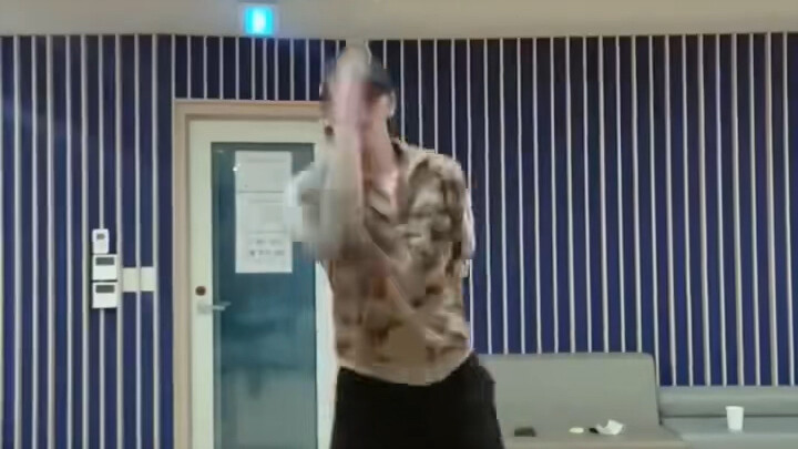 If you are unhappy, you can watch Huang Yintuo dance Hey Mama
