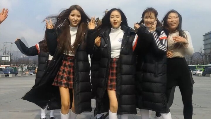 G-Friend, who had just become hugely popular in 2016, saw someone dancing to “Time Flies” and rushed