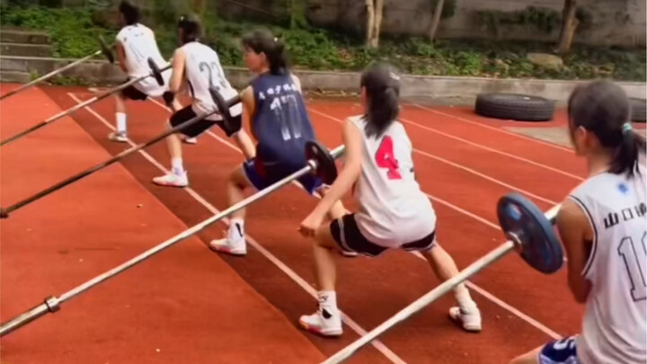 Latihan ini jelas tergolong sangat canggih di dalam negeri, benar-benar model latihan basket yang se