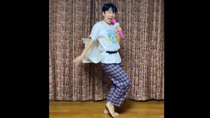 พี่น้องชาวเกาหลีสุดฮา มาพร้อมกล้องนับล้าน คัฟเวอร์เพลงใหม่ของ Brave Girls! กระโปรงตัวนี้มีสไตล์เฉพาะ