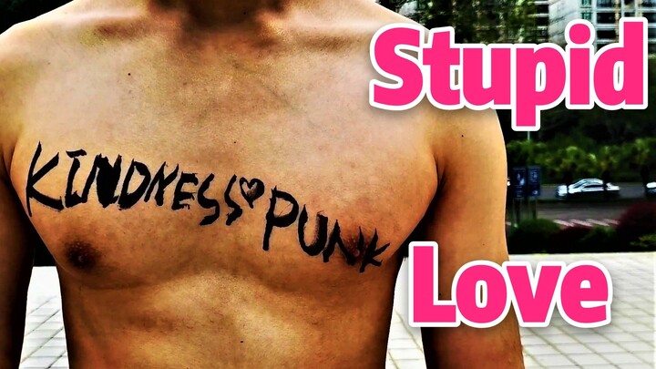 [Moose Wu] Người đàn ông gợi cảm màu hồng nhảy theo bản hit toàn cầu Stupid Love của Lady Gaga, tràn