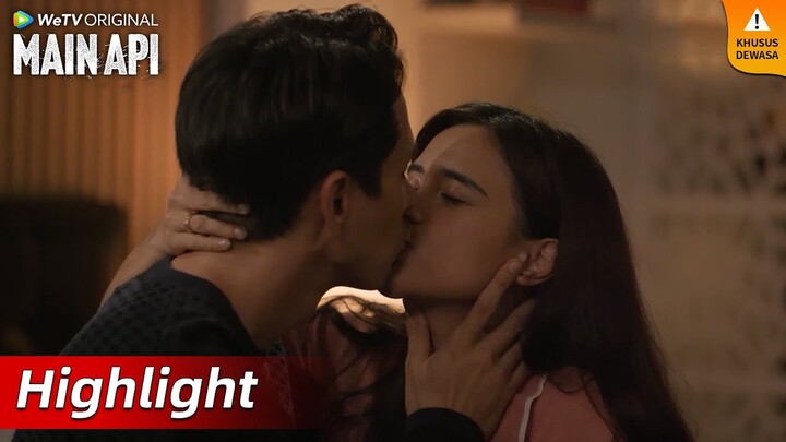 Highlight EP02 Anak-anak sudah tidur, saatnya pasutri bermesraan | WeTV Original Main Api