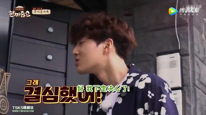 【EXO】Chanyeol terkejut hingga terjatuh ke lantai karena suara pintu dibuka, Junmyeon sampai sedikit 