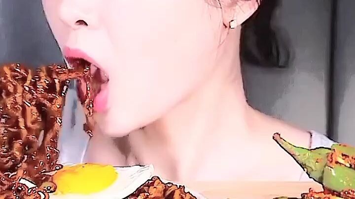 ceritaaqeela sambil mukbang