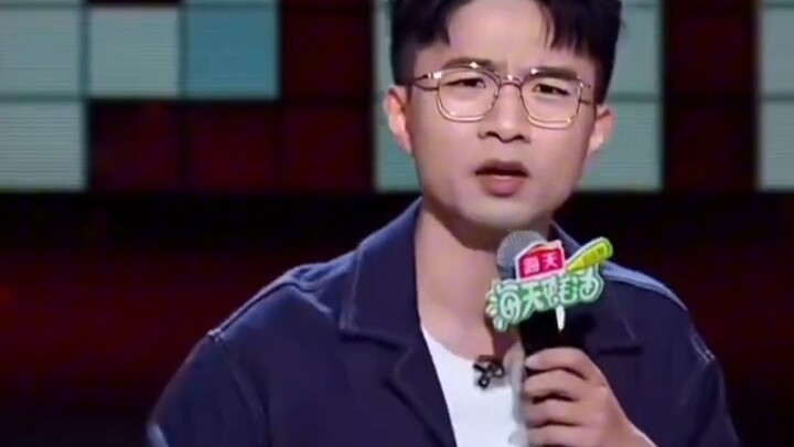 ستاند أب كوميدي: لو أردتُ شراء منزل في شنغهاي، فعليّ هدم منزلي في مسقط رأسي 20 مرة، وفي إحدى هذه الم