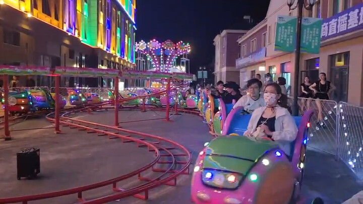 Sambil tengah malam nggak ada orang, aku mau unggah video dewasa.