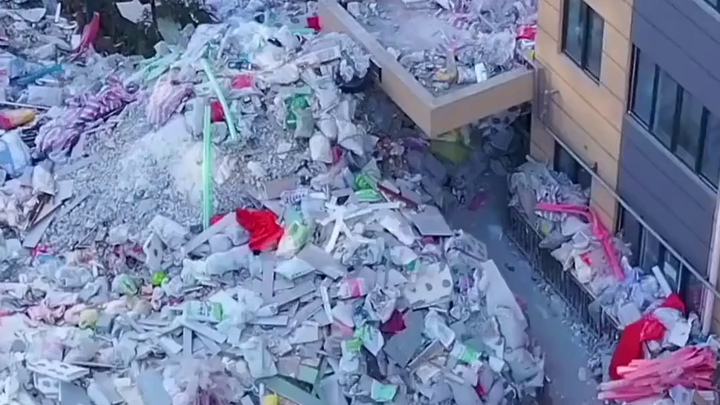 امرأة من نانجينغ تشتري كتبًا قديمة من محطة خردة، وتعثر بالصدفة على مخطوطات ثمينة للعالم الراحل وانغ 