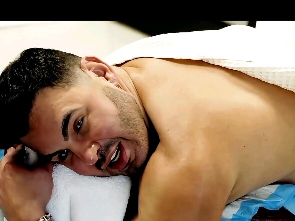 مجنون الكلى: شاب يستثمر مبالغ ضخمة لتركيب 6 كلى إضافية!