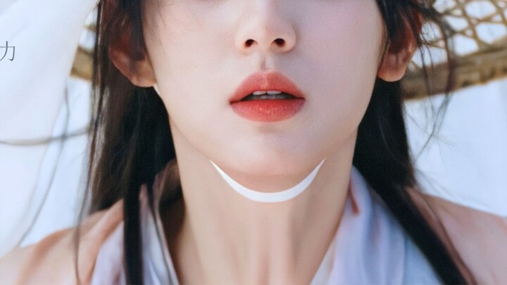 يا إلهي، كم هو رائع هذا الزي التاريخي! أتفهم تمامًا لماذا شعر تشينغ لي بالبرودة من النظرة الأولى لها