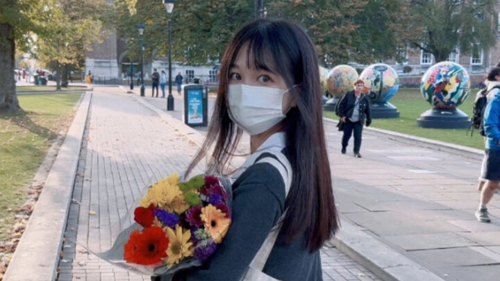 Di hari yang cerah, belilah seikat bunga untuk diri sendiri!