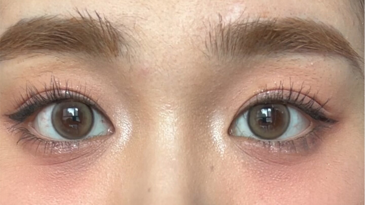 Trong thực tế, lớp trang điểm trông đúng là như vậy thôi, vì đâu ai lại chằm chằm nhìn vào mặt người