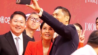 تشو رون فا يظهر مع زوجته على السجادة الحمراء لحفل افتتاح مهرجان شنغهاي السينمائي الدولي! أكثر من ثلا