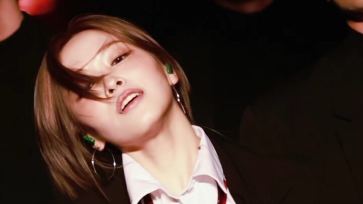 舞蹈动作再狠,表情也不崩