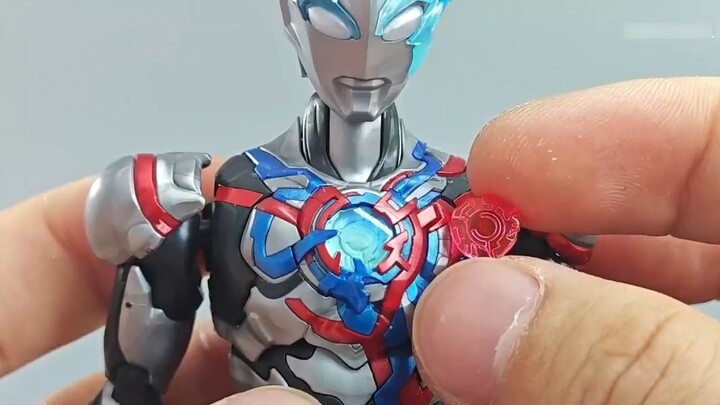 ราคาลดลงและการประกอบก็คุ้มค่ากว่า! Bandai FRS Ultraman Blazer [การแชร์โมเดล]